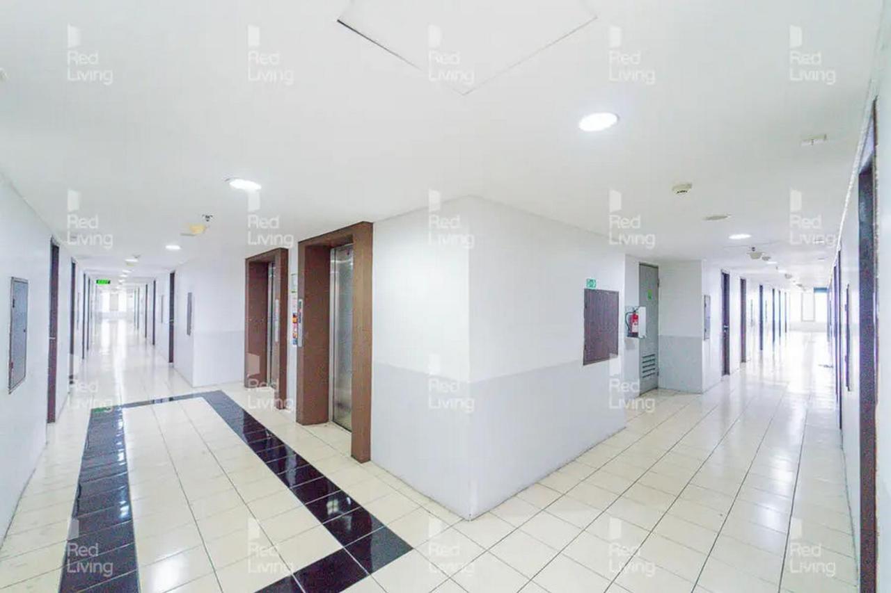 Redliving Apartemen Serpong Green View - Celebrity Room Tower B タンゲラン エクステリア 写真